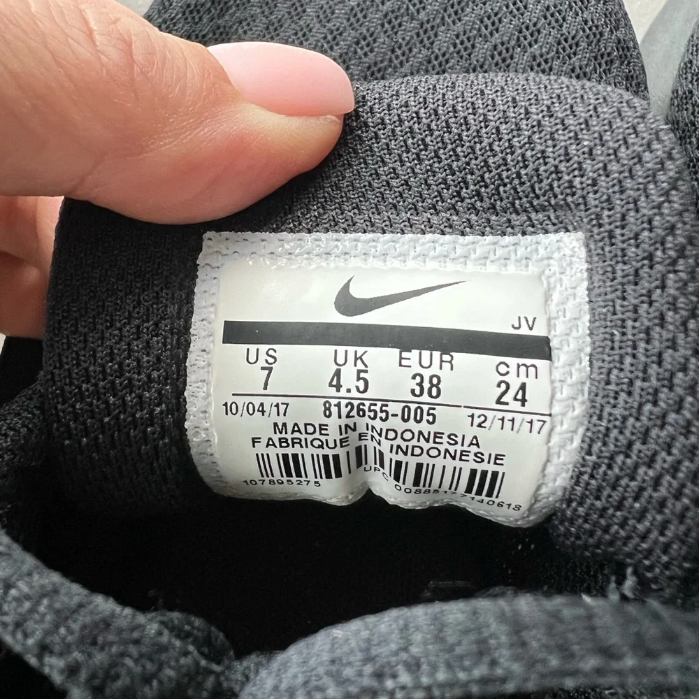 Bundle of 2 NIKE Tanjun Black Gold sneakers athletic size 7 running gym trainers - Picture 9 of 11